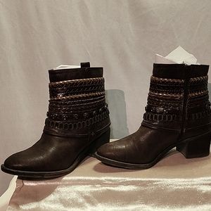 Women's EUC Sharp Ankle Boots size 7.5M